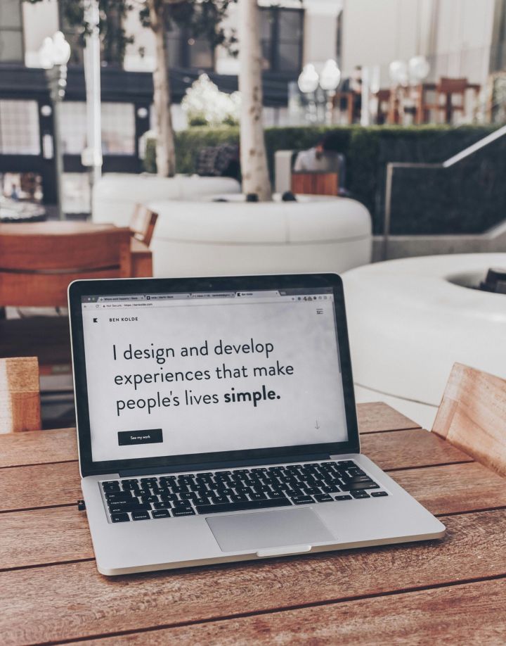 Webdesign Dortmund zeigt einen Laptop mit einem Spruch